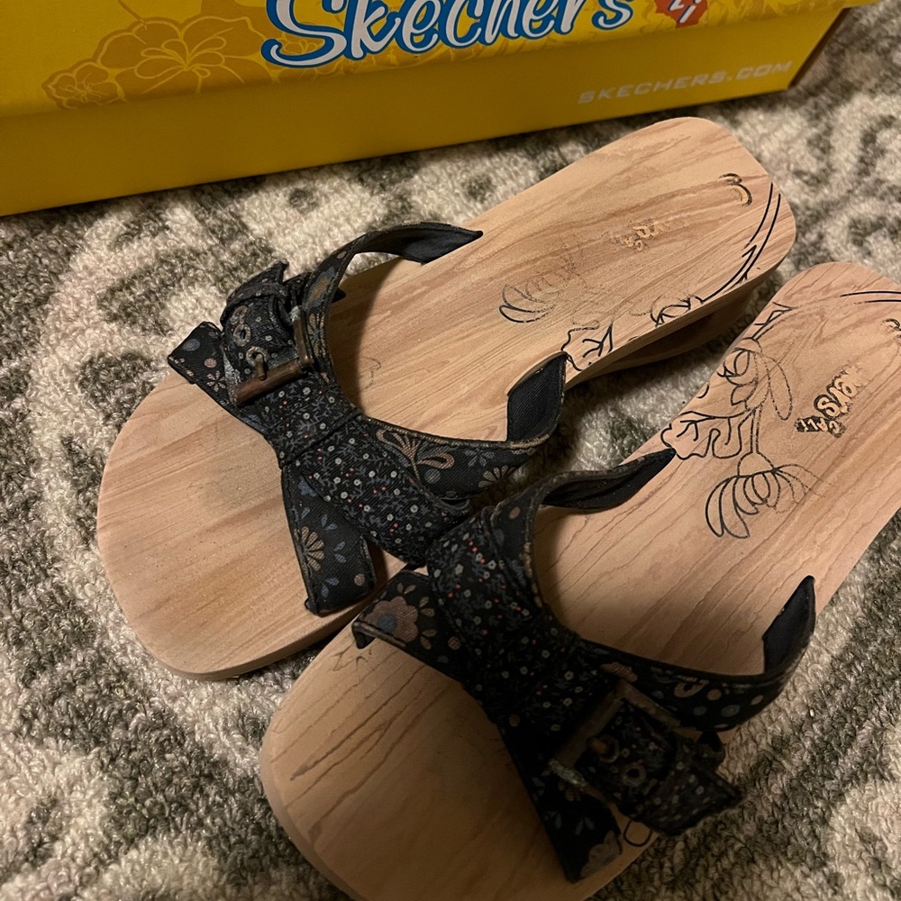 Skechers Cali waterproof slide sandals size 6